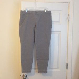 Zeza B Capri Leggings